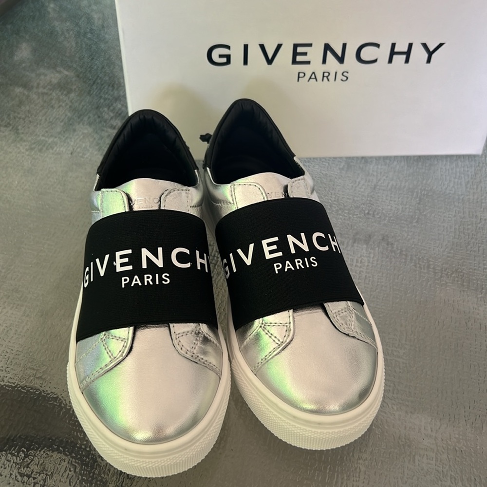 Givenchy Kids Sneakers - Picture 2 of 10